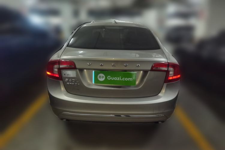 Used Volvo S60 2015 S60L 2.0T Zhiyuan Edition
