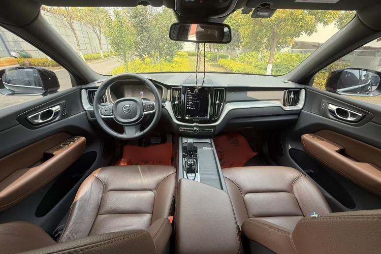 Used Volvo XC60 2023 B5 4x4 Smart Luxury Edition
