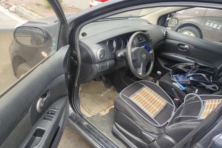 Used Nissan Livina 2010 Jingyue Edition 1.6L Manual All-Around Model