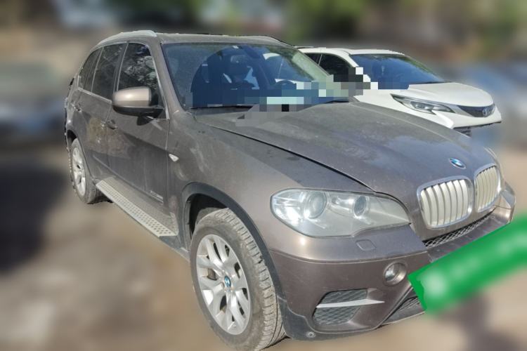 Used BMW X5 2013 xDrive35i Luxury Model Front Right 45 Deg