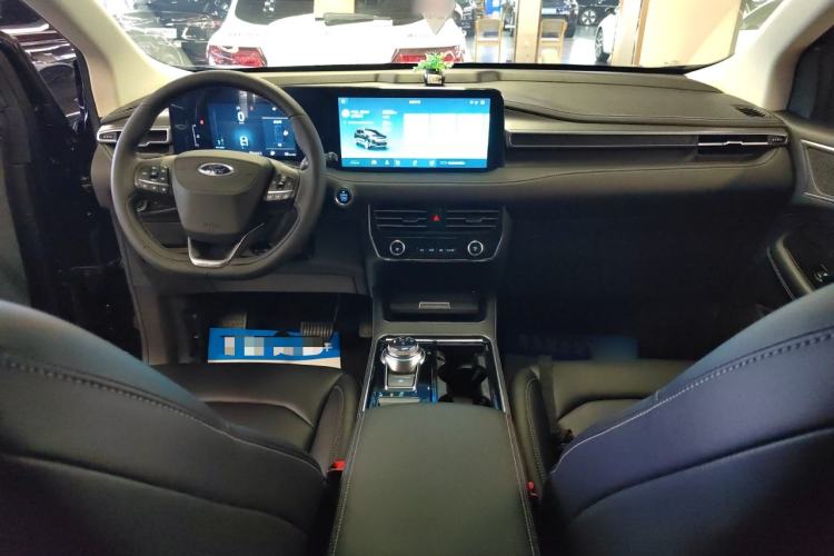 Used Ford Edge 2021 PLUS EcoBoost 245 Two-Wheel-Drive Platinum Edition 5 Seats
