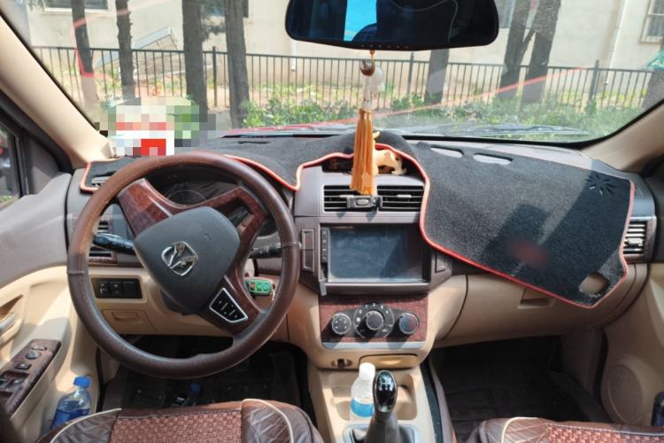 Used BAIC Weiwang M30 2015 1.5L Comfort version DAM15 Center Console