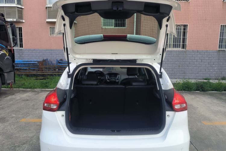 Used Ford Focus 2017 Hatchback 1.6L Automatic Fashion Edition Smart Drive Version
