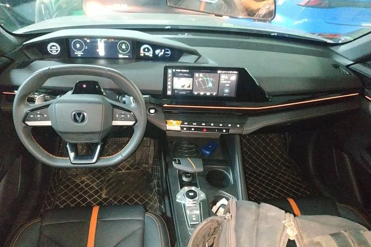 Used CHANGAN UNI-V 2024 1.5T Smart Navigation Version Interior 2