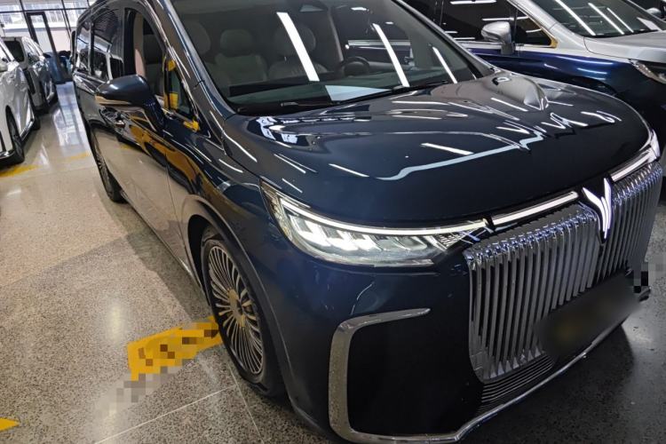 Used VOYAH Dream 2025 PHEV Four-Wheel-Drive Flagship Kunpeng Edition Front Right 45 Deg