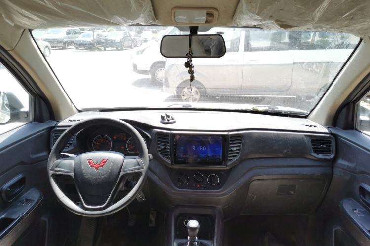 Used Wuling Hongguang V 2022 1.5L Jingqu Version Hydraulic Power Steering LAR Center Console