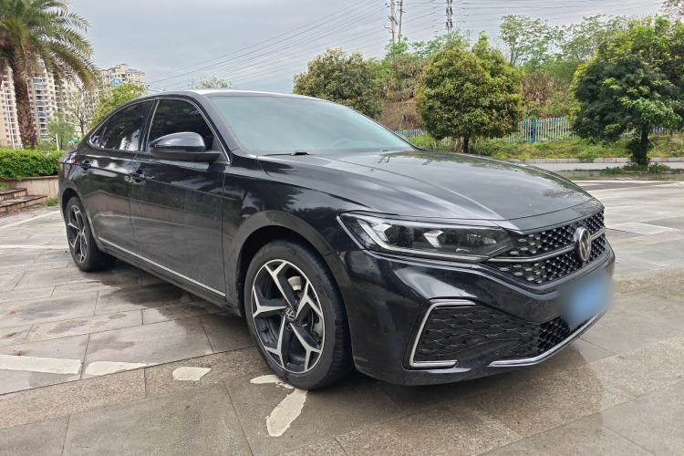 Used Volkswagen Passat 2025 Outstanding Model 330TSI Starry Elite Edition Front Right 45 Deg