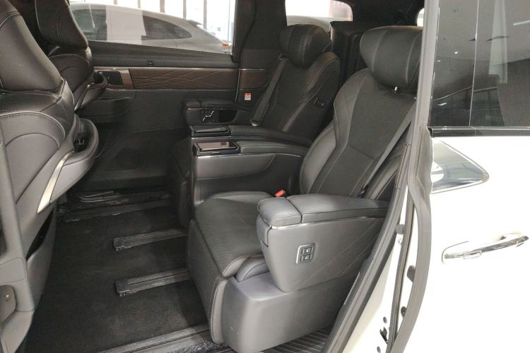 Used Toyota Vellfire 2024 Crown Dual-Engine 2.5L Ultimate Edition
