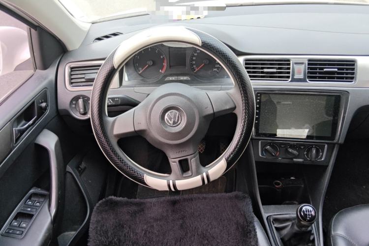 Used Volkswagen Santana 2015 1.6L Manual Comfort Edition
