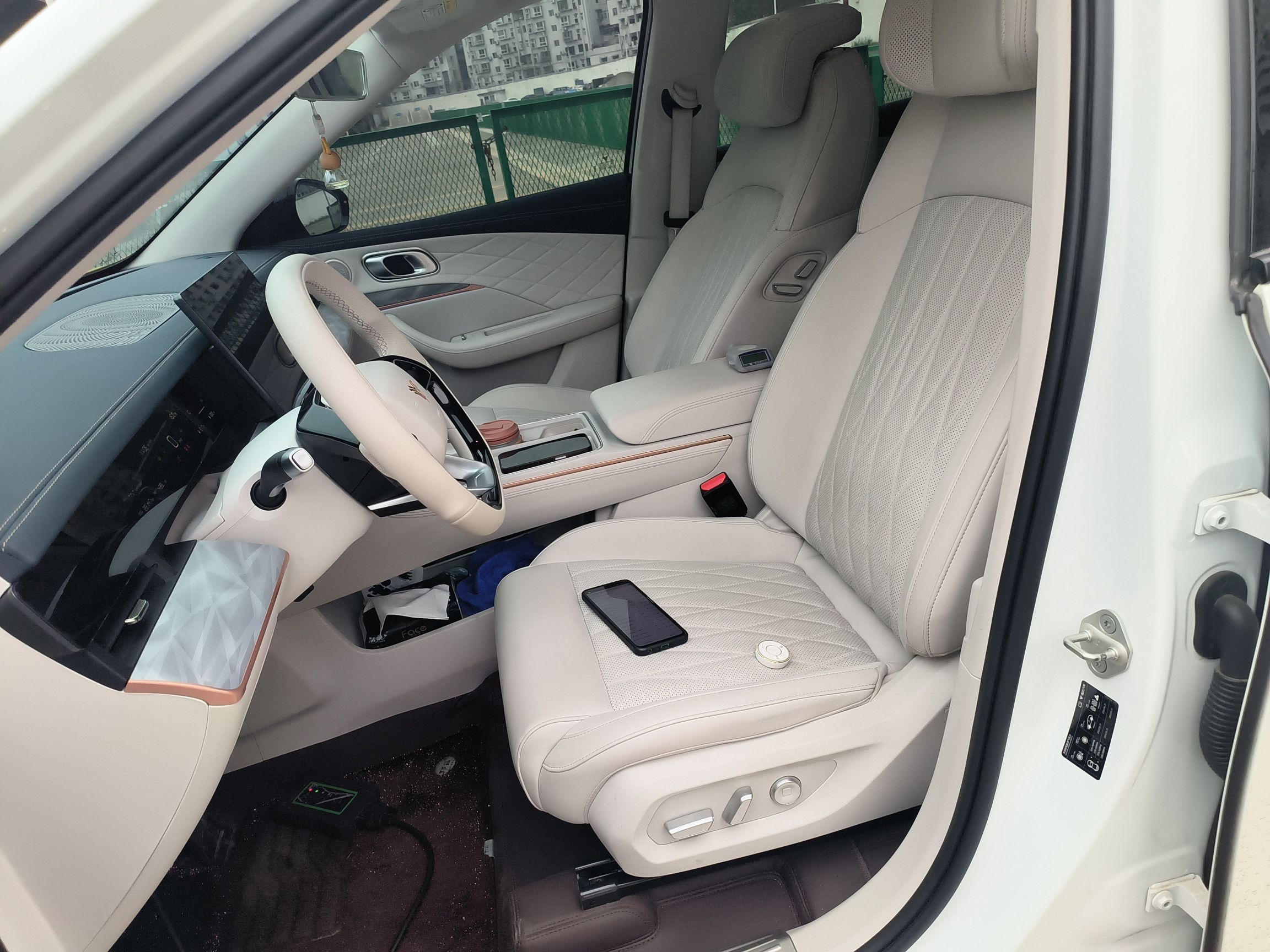 Переднее сиденье в автомобиле