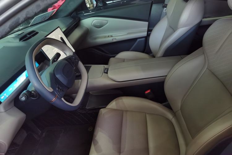 Used Lynk & Co Z10 2025 95 kWh 766 km Range Rear-Wheel Drive Max
