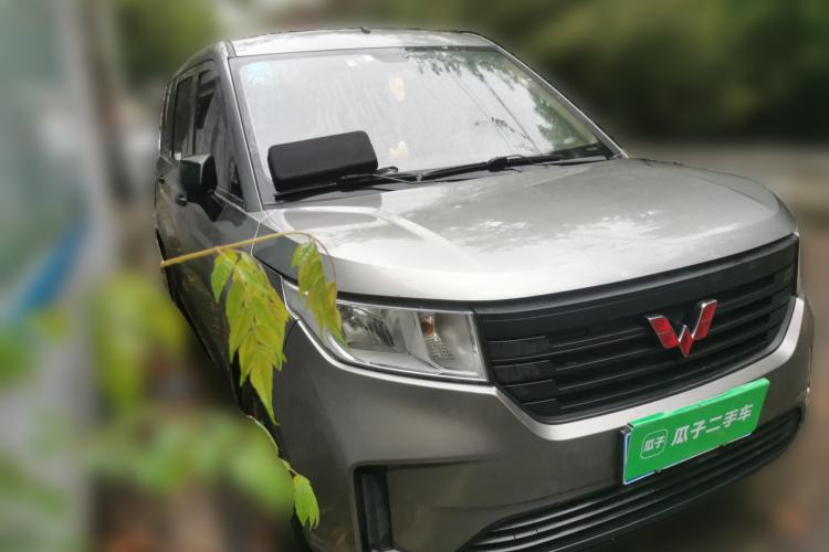 Used Wuling Hongguang PLUS 2019 1.5T Manual Standard Version 7 Seats Front Right 45 Deg