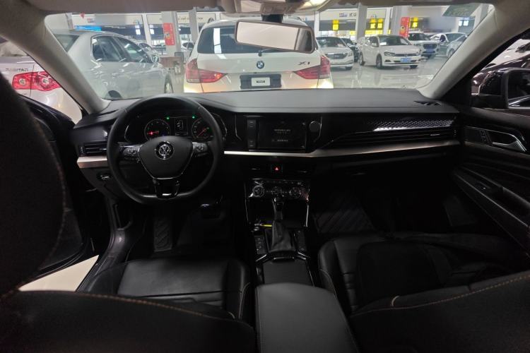 Used Volkswagen Passat 2019 330TSI Elite Edition China VI Center Console