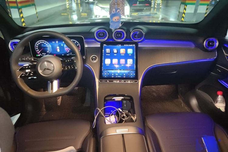 Used Mercedes-Benz GLC 2025 GLC 260 L 4MATIC Luxury Model Center Console