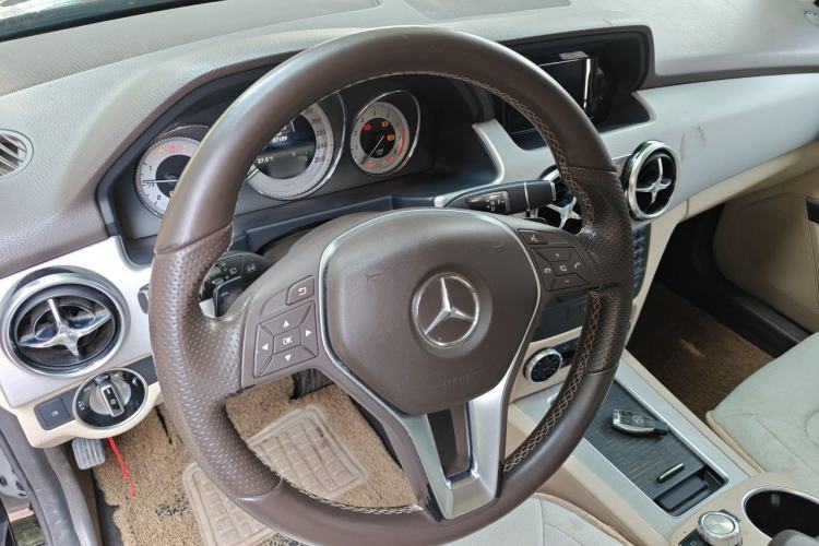 Used Mercedes-Benz GLK-Class 2013 GLK 300 4MATIC Dynamic Sunroof Model
