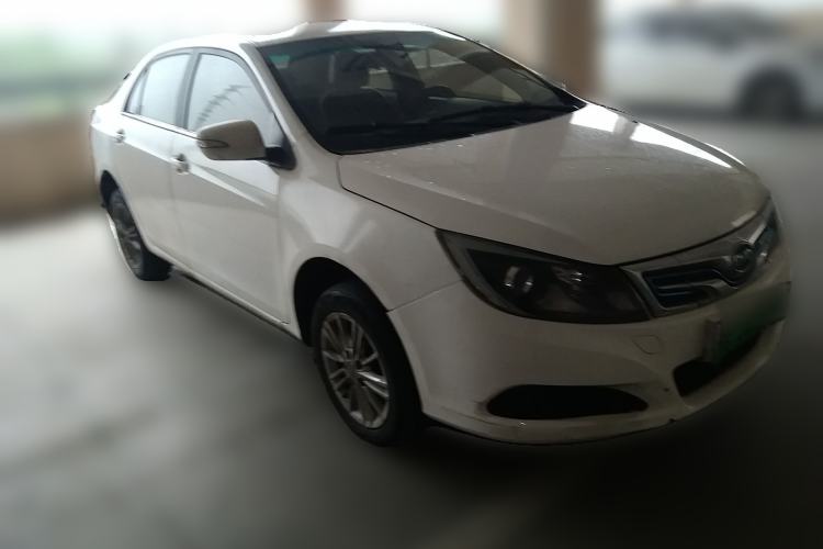 Used BYD e5 2018 Travel Edition Front Right 45 Deg