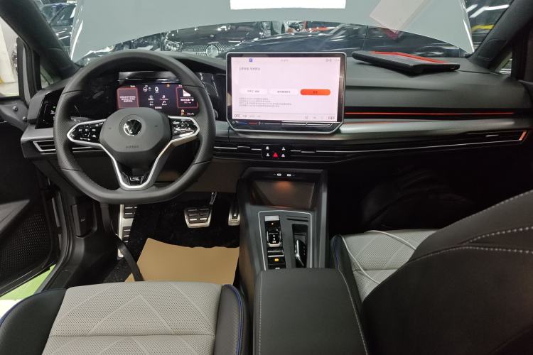 Used Volkswagen Golf 2025 300TSI R-Line Center Console