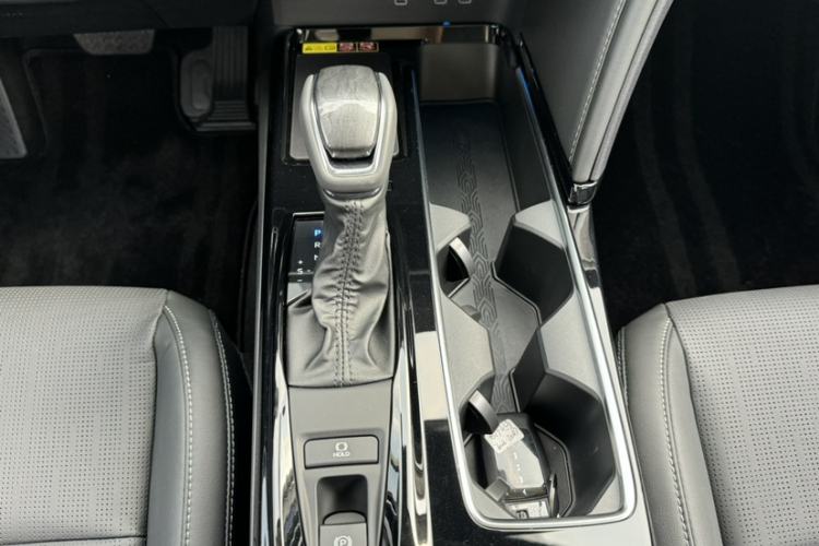 Used Toyota Camry 2024 Dual-Motor 2.0 HG Premium Edition
