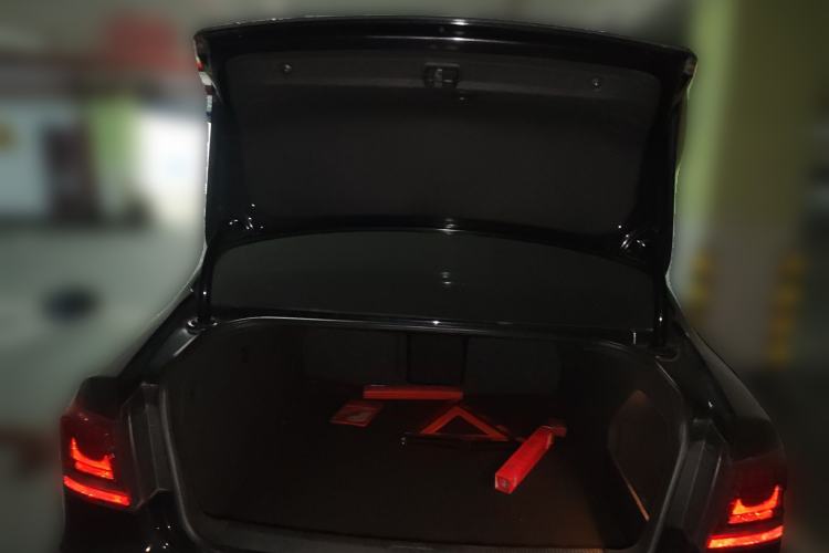 Used Volkswagen Magotan 2012 3.0 FSI Flagship Edition Trunk