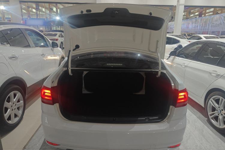 Used Volkswagen Lavida 2018 Classic 1.5L Automatic Fashion Edition China VI Standard Trunk