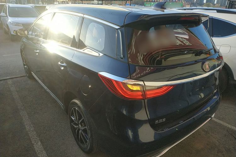 Used BYD Song MAX 2018 1.5T Automatic Smart Connect Elite Model with 6 Seats Exterior 2