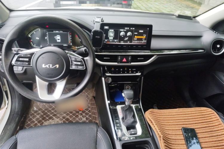 Used Kia K3 2021 Revised 1.5L CVT Fashion Edition Center Console