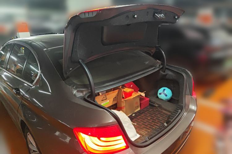 Used BMW 5 Series 2013 525Li Leading Model
