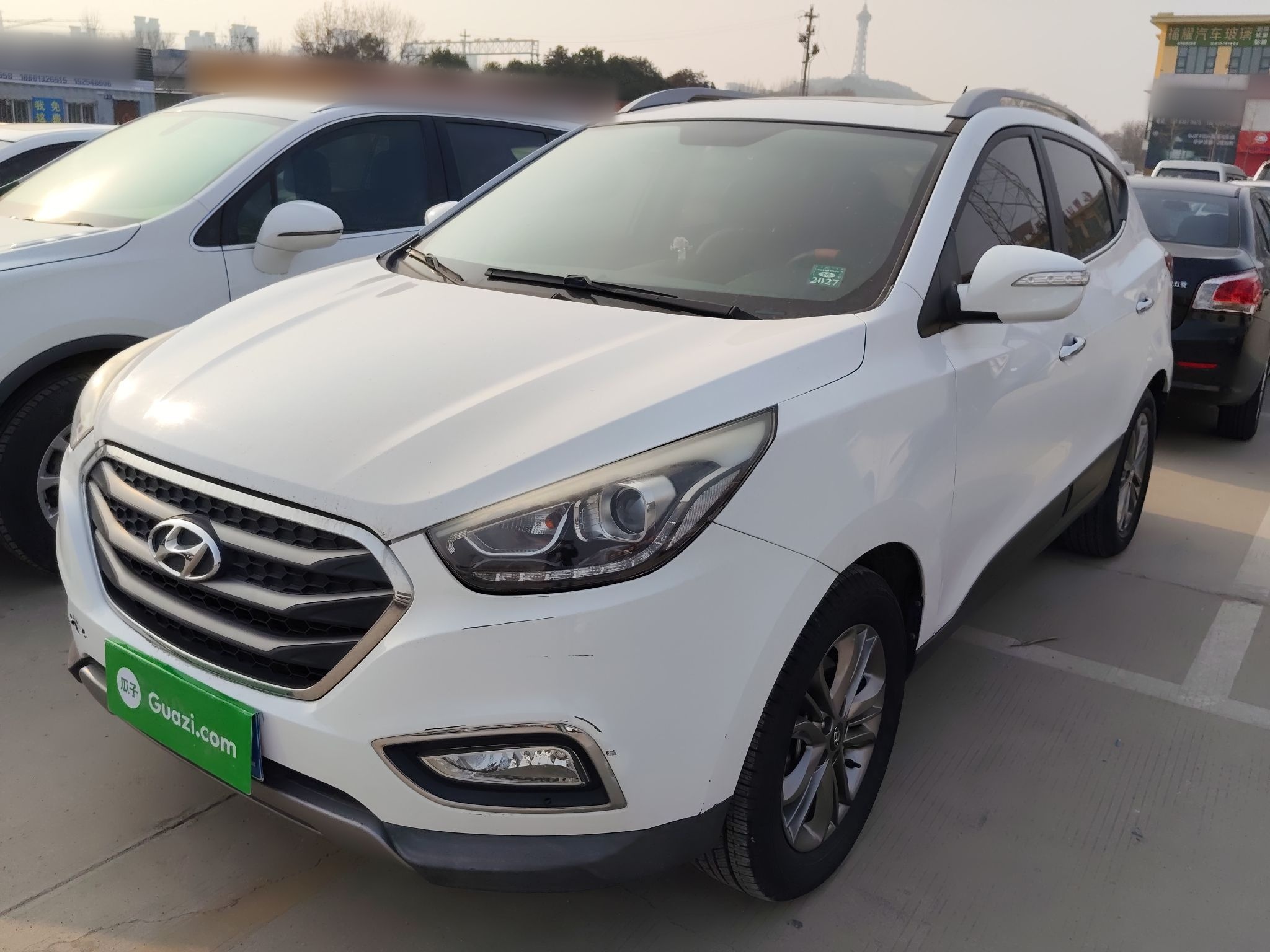 تحت مقدمة السيارة