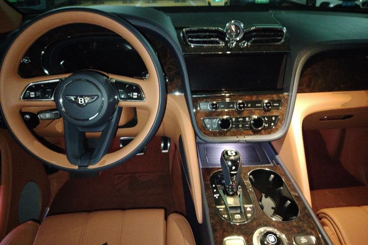 Used Bentley Bentayga 2021 4.0T V8
