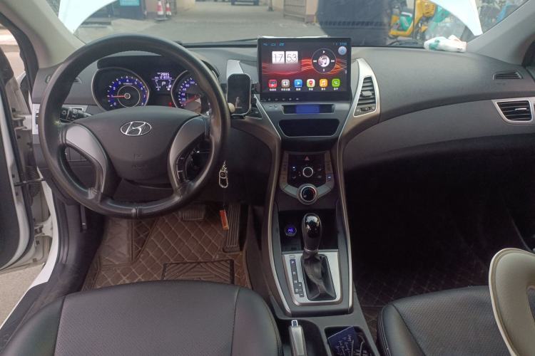 Used Hyundai Elantra (5th Generation / Langdong) 2015 1.6L Automatic Fashion Model Center Console