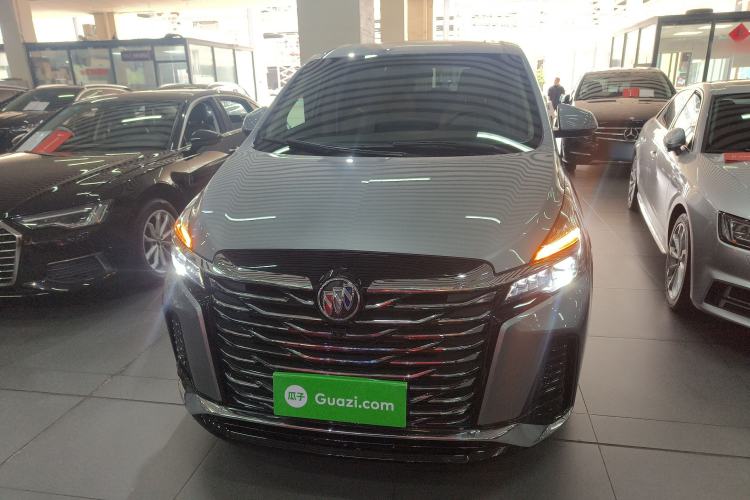 Used Buick GL8 2023 Facelifted Land Cruiser Executive Luxury Version
