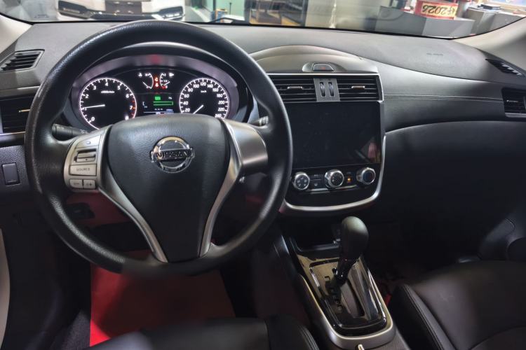 Used Nissan Tiida 2016 1.6L CVT Cool Dynamic Edition Interior 2