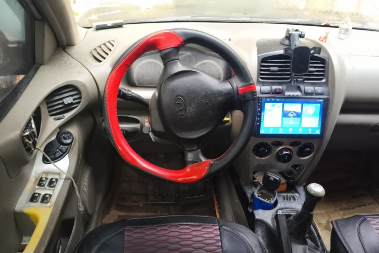 Used Huatai Santa Fe Classic 2012 2.0L Gasoline Manual Two-Wheel Drive with Sunroof Steering Wheel