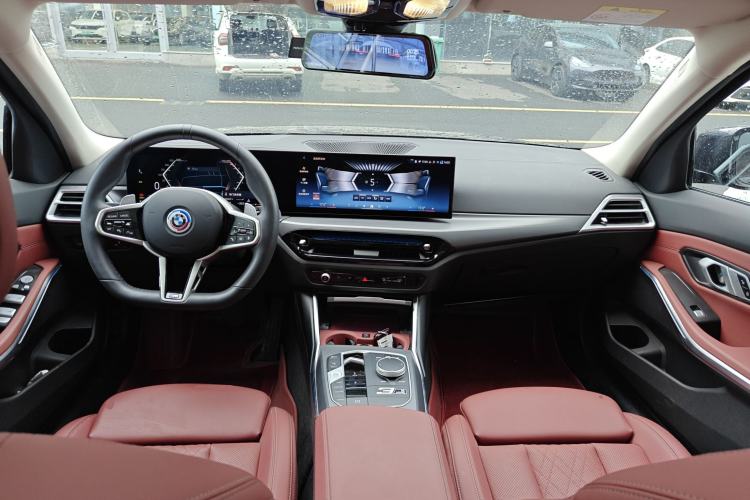 Used BMW 3 Series 2025 325i M Sport Package Center Console