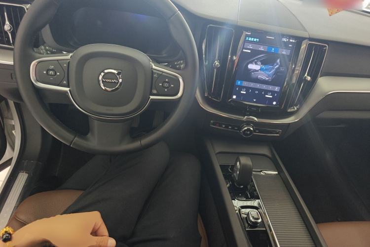 Used Volvo XC60 2025 B5 4x4 Smart Luxury Edition
