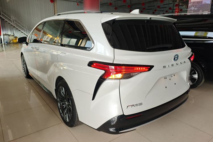 Used Toyota SIENNA 2023 2.5L Hybrid Deluxe Edition