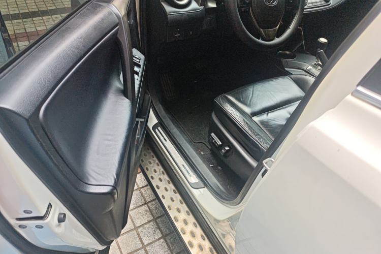 Used Toyota RAV4 2013 2.5L Automatic 4x4 Elite Edition Driver Seat