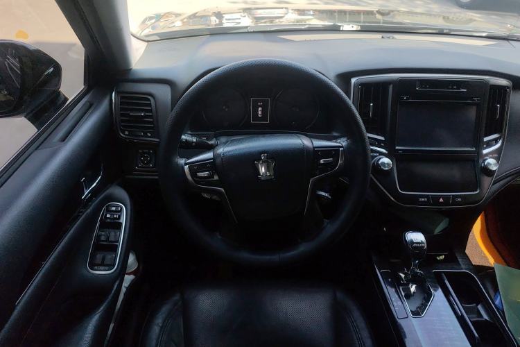 Used Toyota Crown 2018 2.0T Fashion Edition
