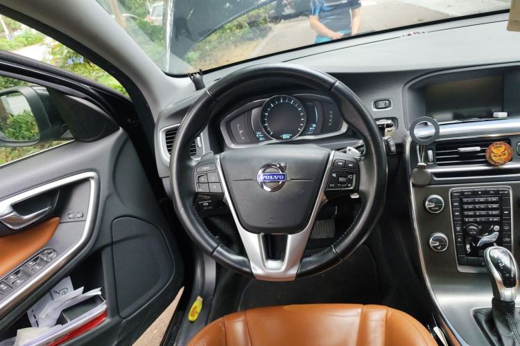 Used Volvo V60 2014 T5 Zhiya Edition
