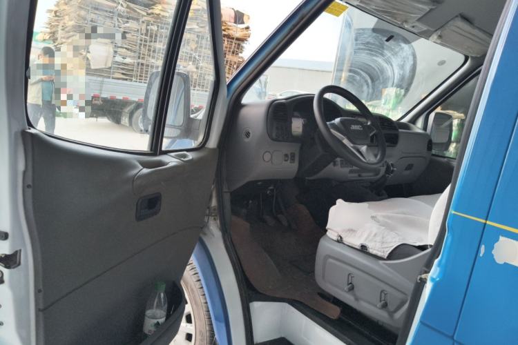 Used JMC Transit 2019 2.8T Commercial Version Short Wheelbase Mid-Roof 3-Seater China VI Standard JX493