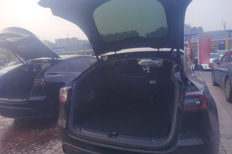 Used Tesla Model Y 2021 Long-Range All-Wheel-Drive Version 3D7 Trunk