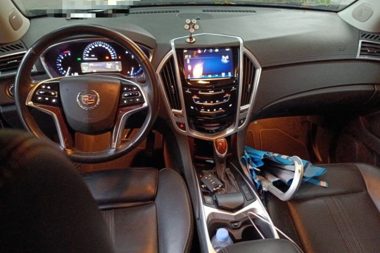 Used Cadillac SRX 2013 3.0L Elite Model Center Console