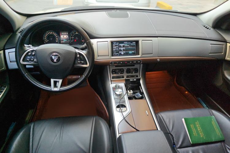Used Jaguar XF 2014 XF 2.0T Prestige Edition Interior 2