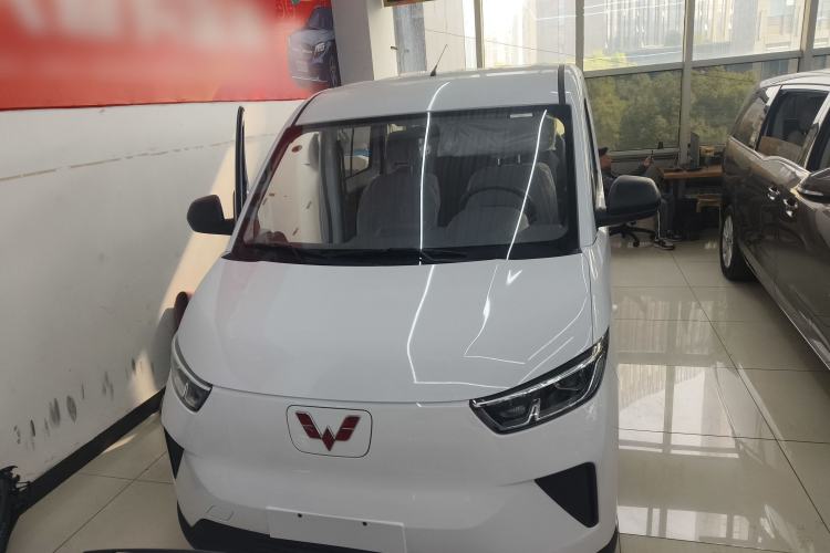 Used Wuling Yangguang 2025 Model 310KM Bus Edition—Customized by CATL
