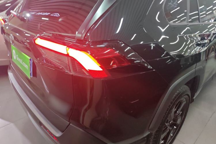 Used Toyota RAV4 2022 Dual-Engine 2.5L E-CVT Four-Wheel Drive Elite Plus Edition
