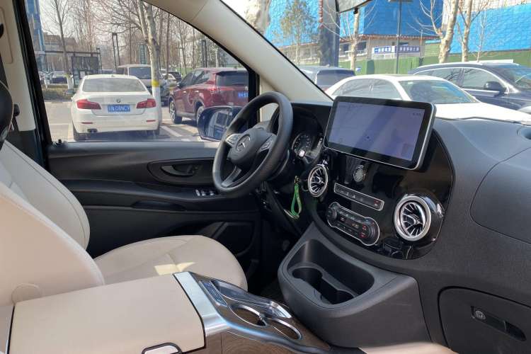 Used Mercedes-Benz Vito 2023 2.0T Elite Version 7 Seats
