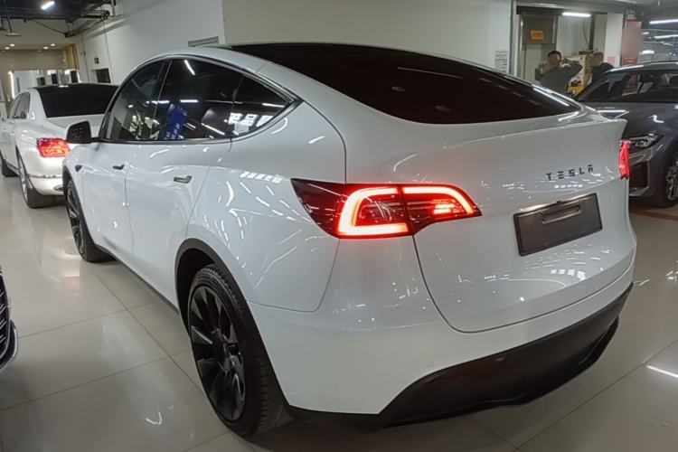 Used Tesla Model Y 2021 Long-Range All-Wheel-Drive Version