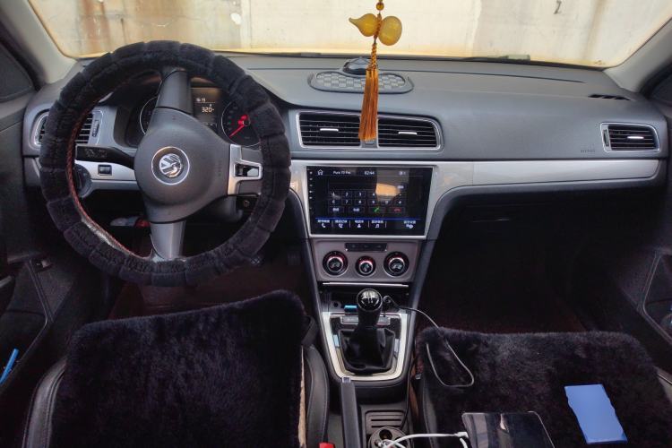 Used Volkswagen Lavida 2013 Restyled Classic 1.6L Manual Comfort Edition Center Console