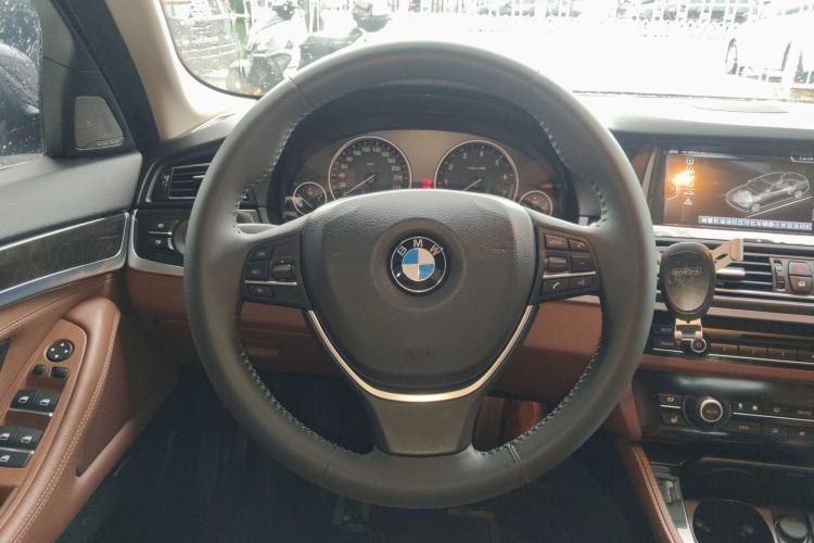 Used BMW 5 Series 2014 528Li Leading Model
