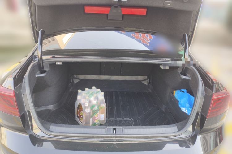 Used Volkswagen Magotan 2023 2 Million Units Commemorative Edition 330TSI DSG Luxury Version Trunk